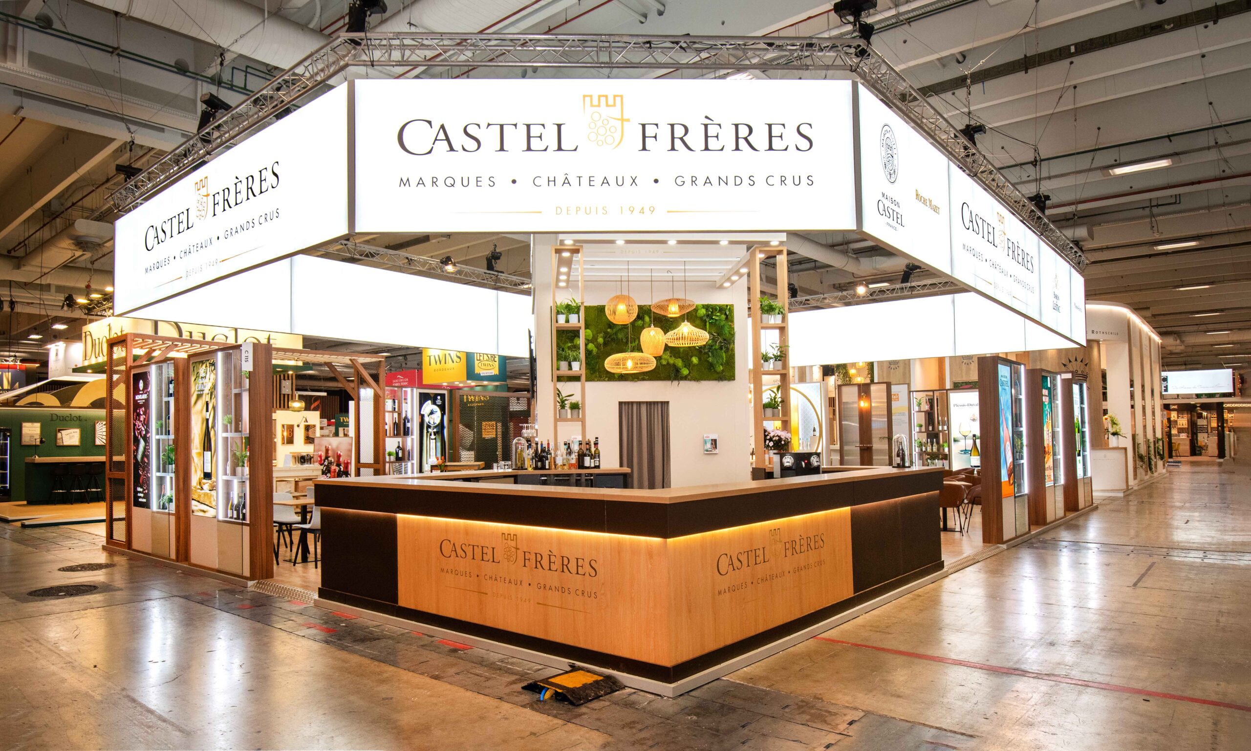 stand sur mesure en remontage castel freres wine paris 2025